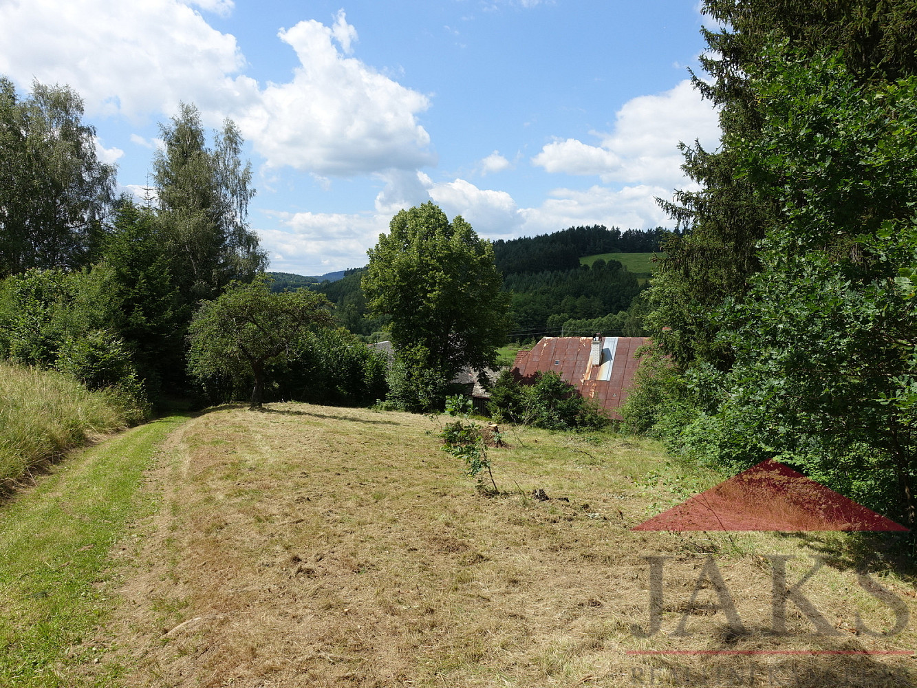 Prodej stavebního pozemku 1 205 m²