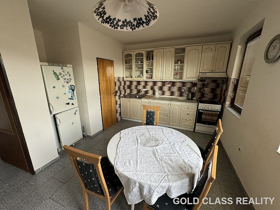 Prodej domu 200 m² s pozemkem 526 m² – pohled 3