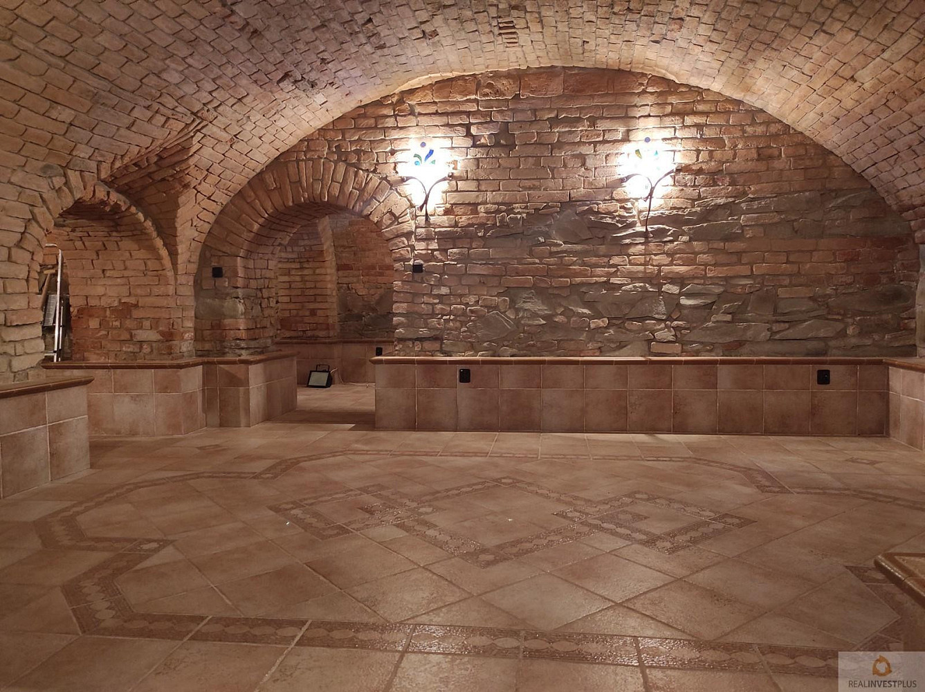 Pronájem obchodních prostor 111 m²