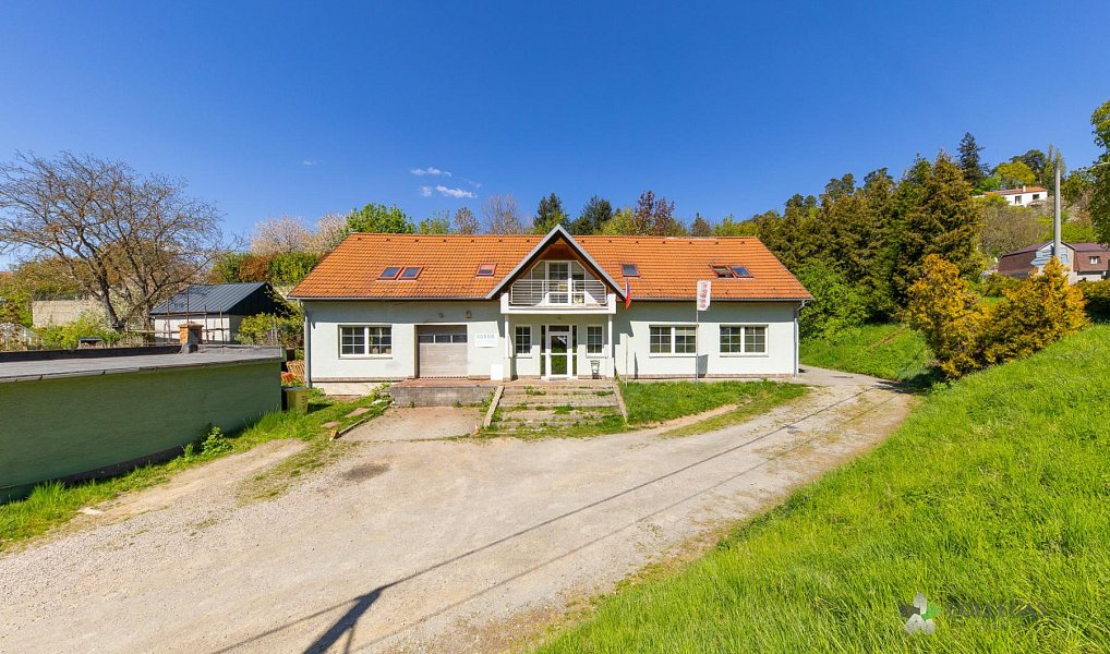 Prodej domu 150 m² s pozemkem 2 014 m², Vranov – fotka 1 z 16