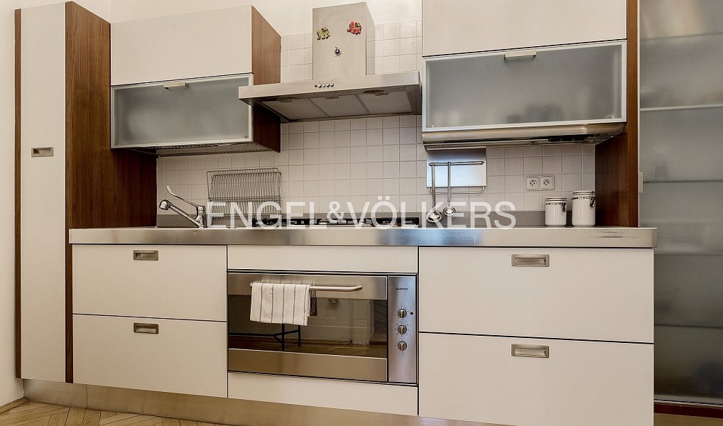 Pronájem bytu 3+1 125 m², Praha – náhled fotky 4