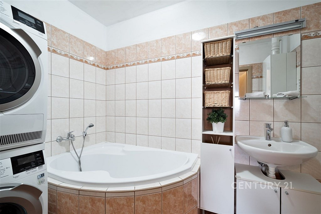 Pronájem bytu 2+kk 57 m² — photo 3