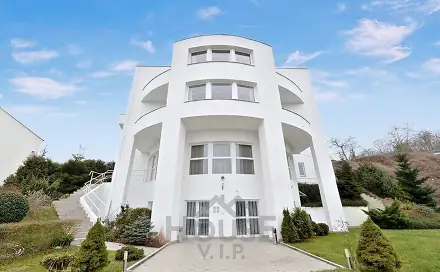 Pronájem domu 839 m² s pozemkem 1 056 m², Nový Zlíchov, Praha 5 - Smíchov