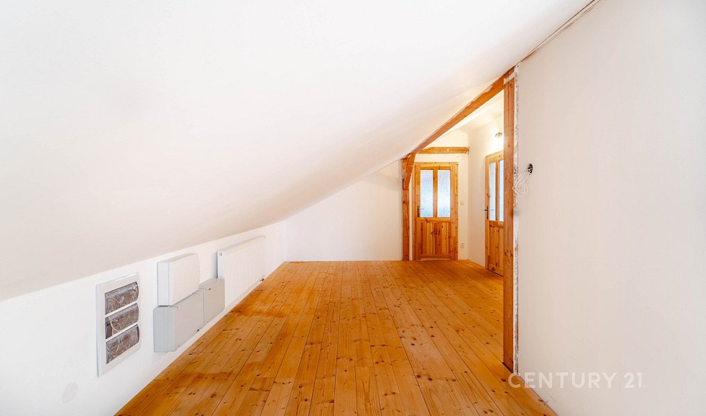 Prodej domu 417 m² s pozemkem 1 139 m², Křenice – náhled fotky 37