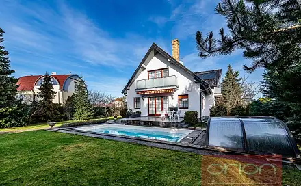 Pronájem domu 253 m² s pozemkem 900 m², Havraní, Praha 6 - Suchdol