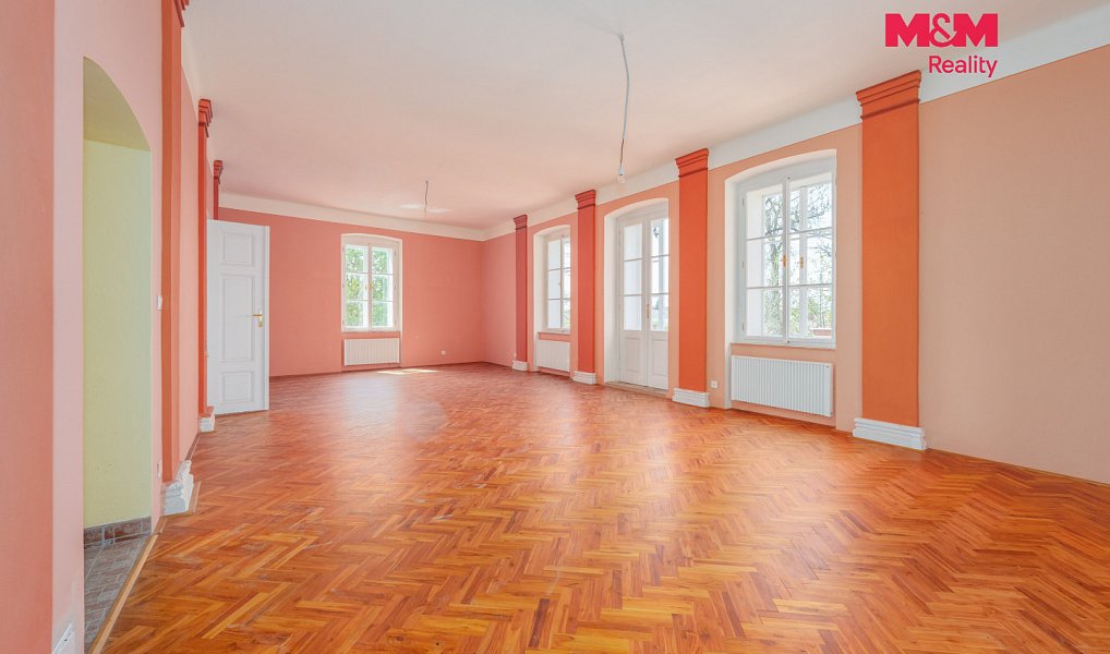 Prodej historického objektu s pozemkem 4 672 m2, Dírná – náhled fotky 8