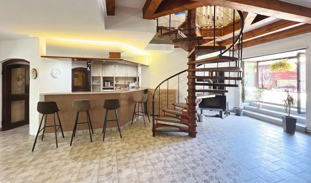 Prodej ubytovacího objektu 392 m², Volary – náhled fotky 8
