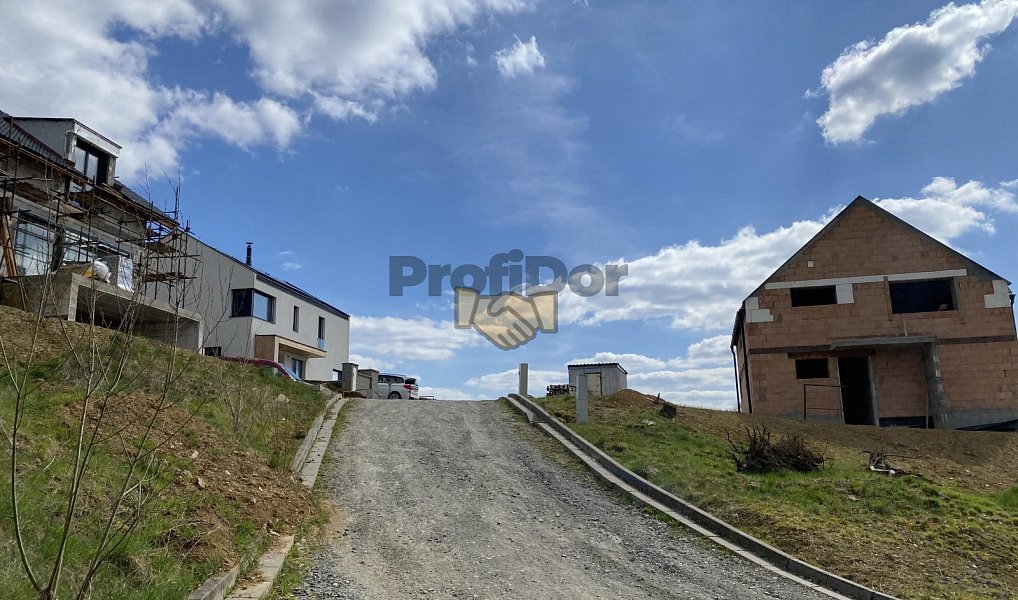 Prodej stavebního pozemku 916 m², Zlín – náhled fotky 2