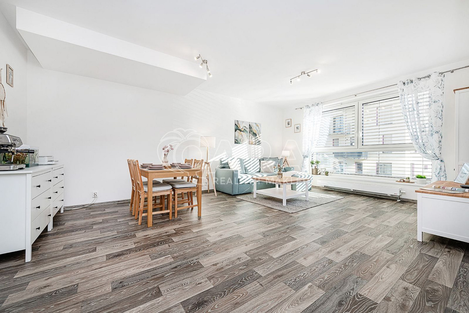 Prodej bytu 2+kk 63 m² – pohled 2