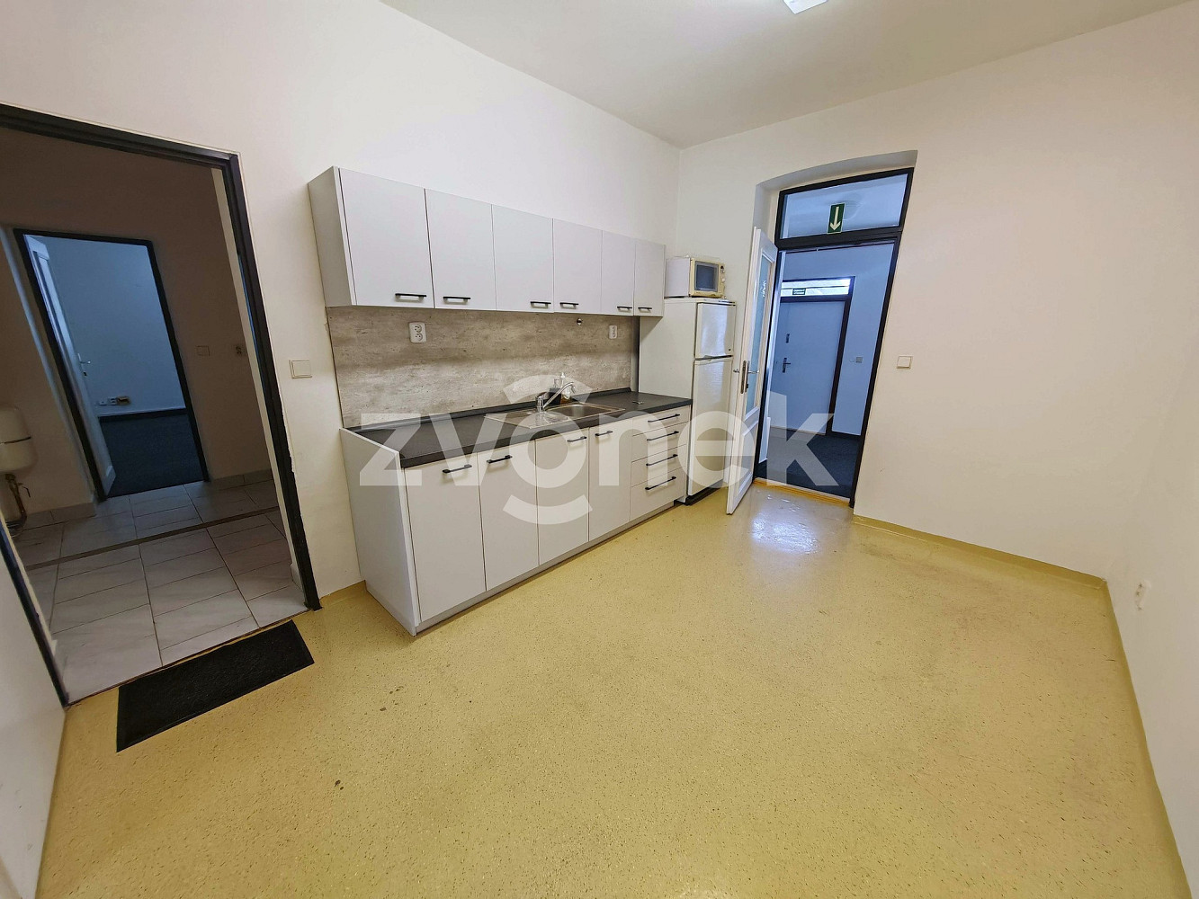 Pronájem kanceláře 164 m² – fotografie 5