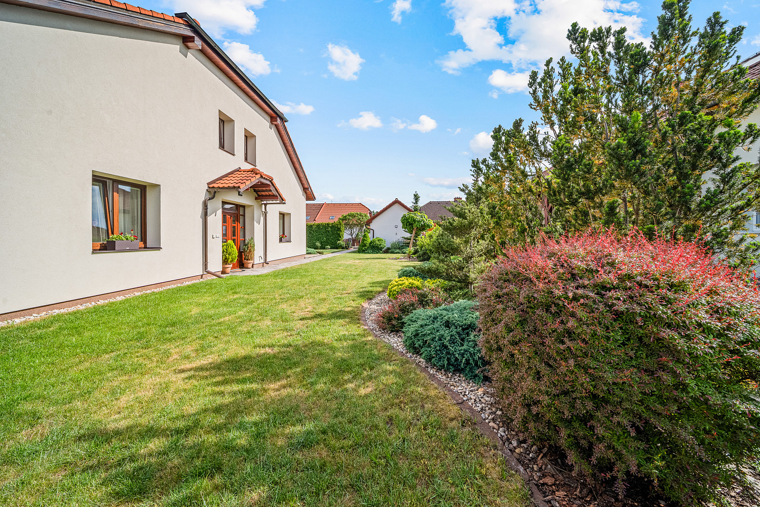 Prodej domu 184 m² s pozemkem 612 m² — photo 2
