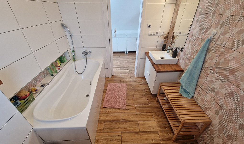 Prodej domu 189 m² s pozemkem 1 127 m², Radostná pod Kozákovem – náhled fotky 19