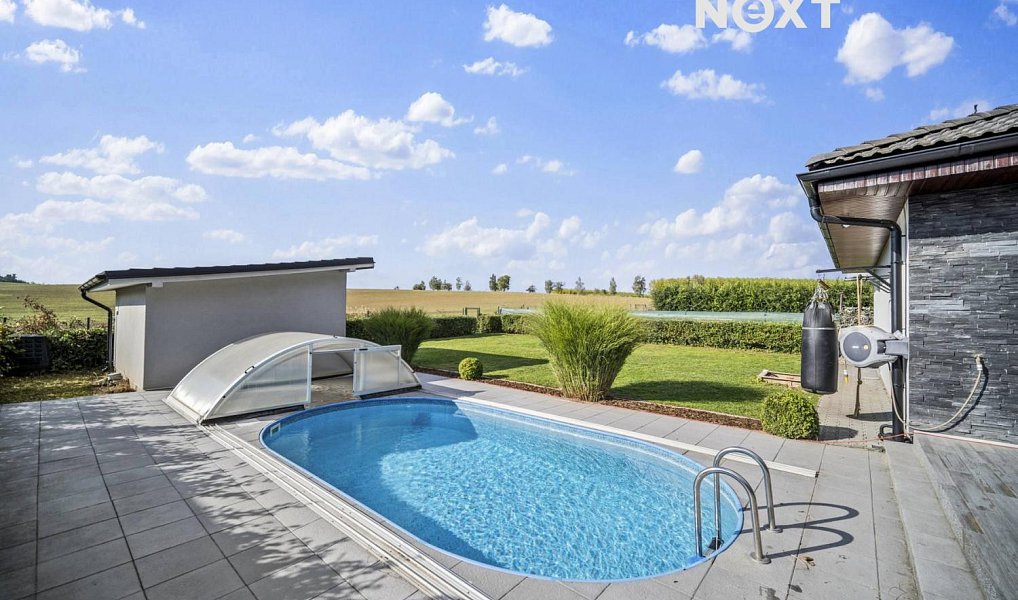 Prodej domu 199 m² s pozemkem 1 061 m², Chrtníky – náhled fotky 3