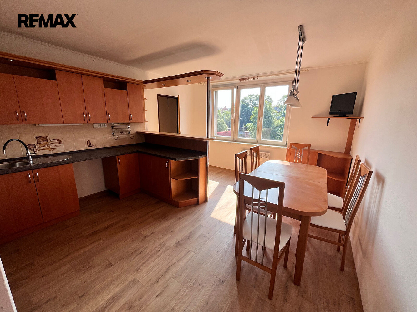 Pronájem bytu 2+1 92 m² – fotografie 3