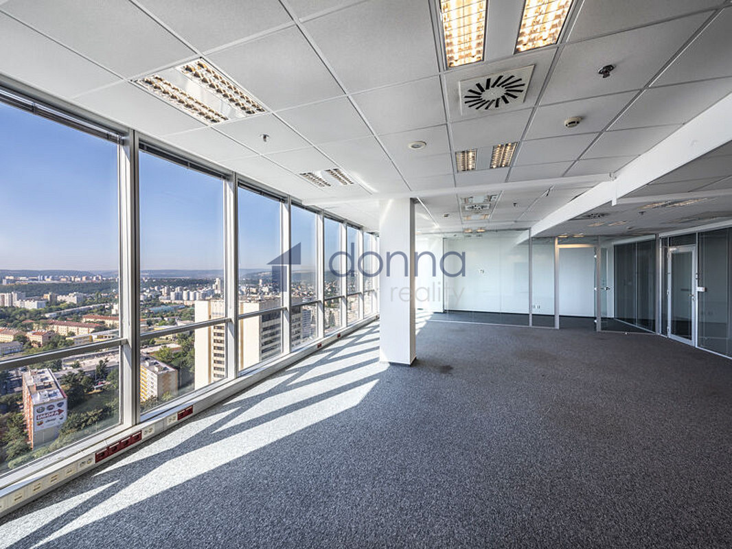 Pronájem kanceláře 340 m²