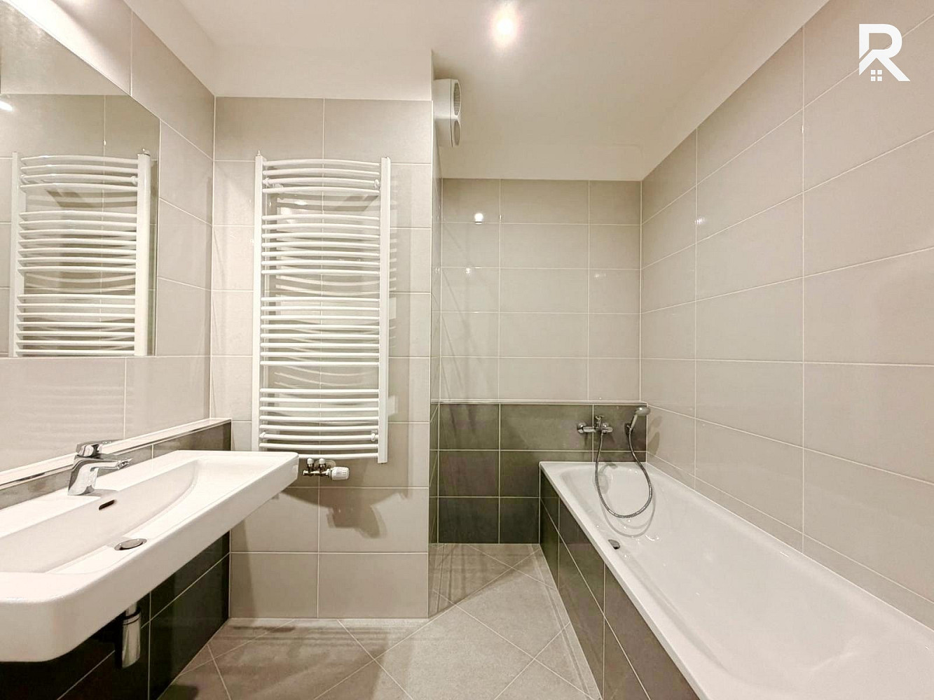 Pronájem bytu 3+kk 75 m² — photo 3