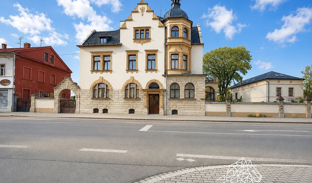 Prodej domu 900 m² s pozemkem 2 018 m², Krnov – náhled fotky 2