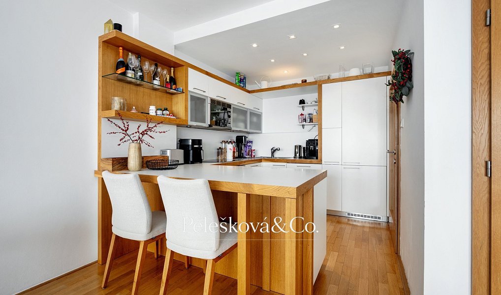Prodej bytu 4+kk 128 m², Praha – náhled fotky 2