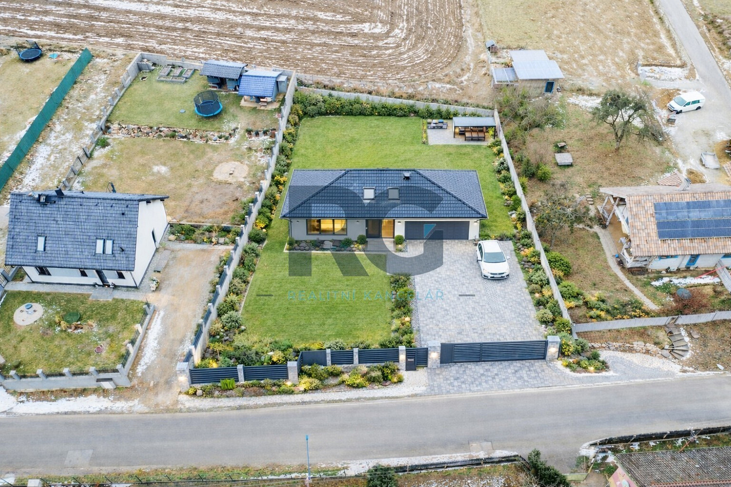 Prodej stavebního pozemku 1 210 m² – fotografie 3