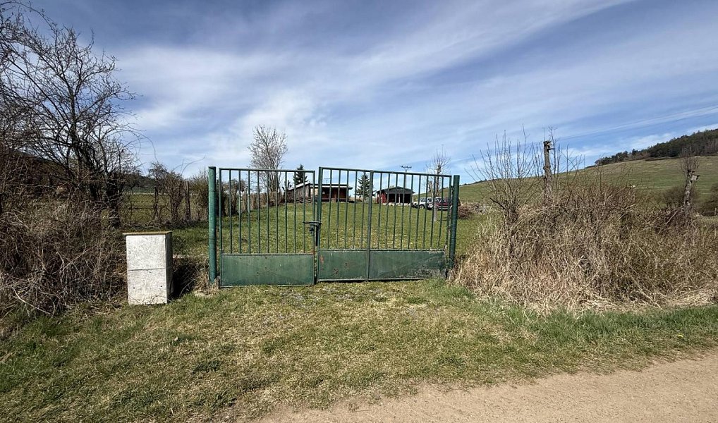 Prodej stavebního pozemku 1 784 m², Švihov – náhled fotky 2