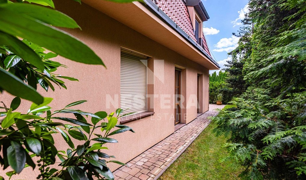 Prodej domu 444 m² s pozemkem 2 325 m², Vestec – náhled fotky 39