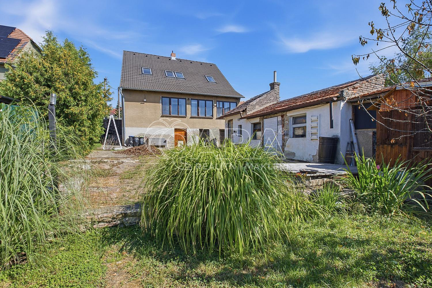 Prodej domu 160 m² s pozemkem 1 169 m²