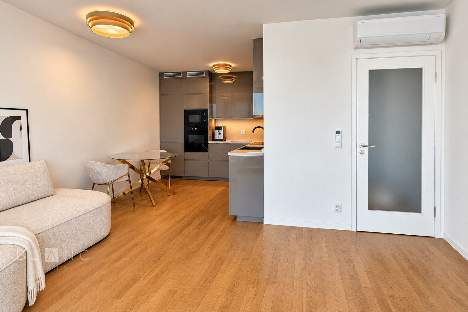 Pronájem bytu 2+kk 60 m² – fotografie 3