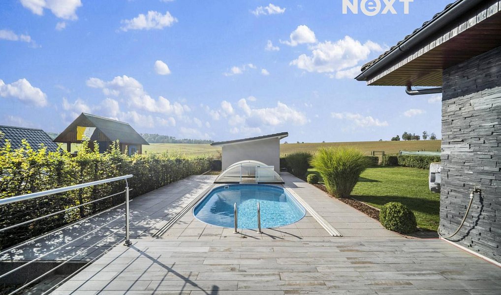 Prodej domu 199 m² s pozemkem 1 061 m², Chrtníky – náhled fotky 2