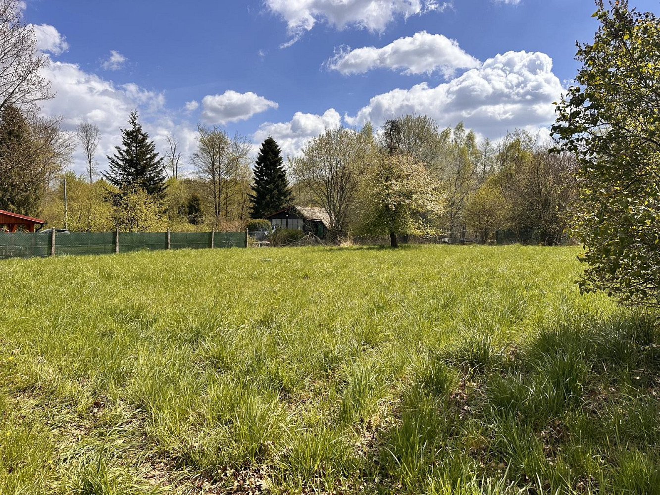 Prodej stavebního pozemku 866 m² – pohled 4