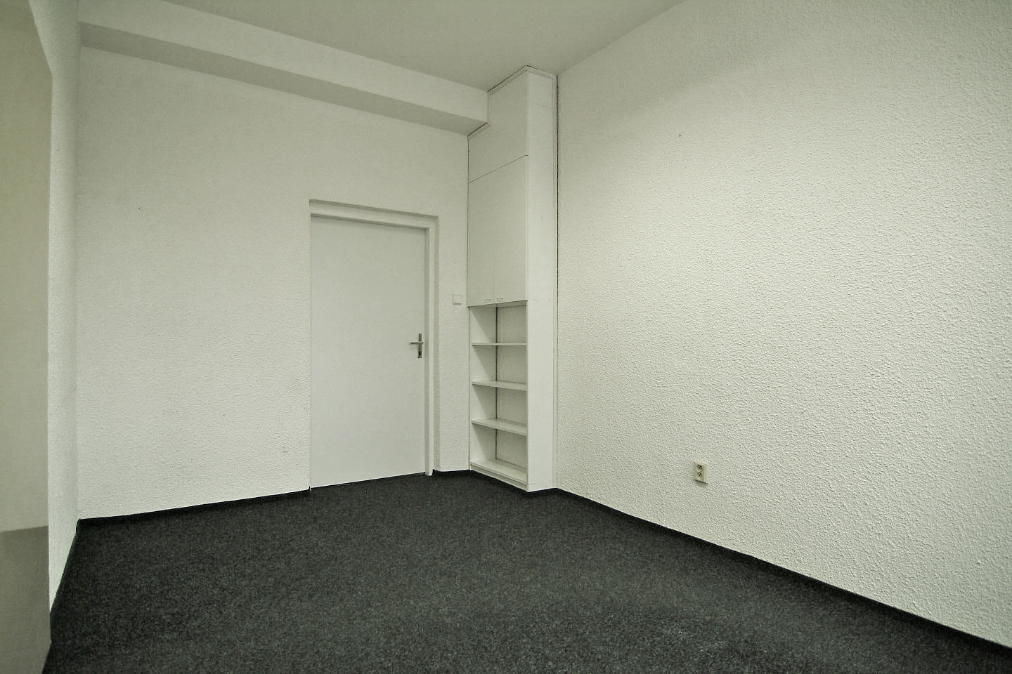 Pronájem kanceláře 18 m² – fotografie 3