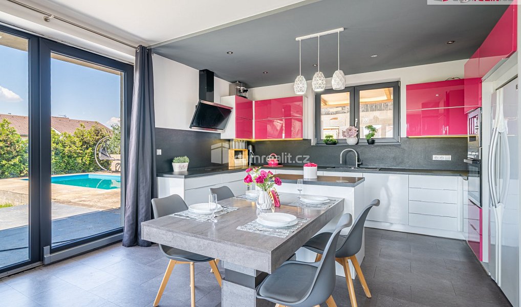 Prodej domu 159 m² s pozemkem 1 060 m², Záluží – náhled fotky 3