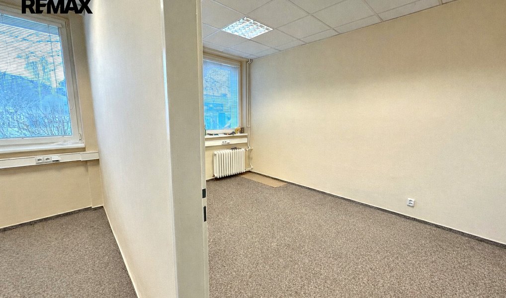Pronájem kanceláře 32 m², Vsetín – náhled fotky 3