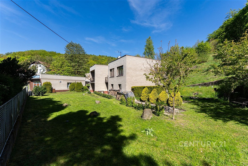 Prodej domu 198 m² s pozemkem 1 875 m²