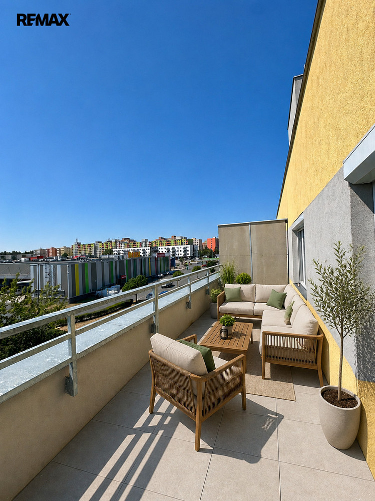 Pronájem bytu 3+kk 71 m² — photo 2
