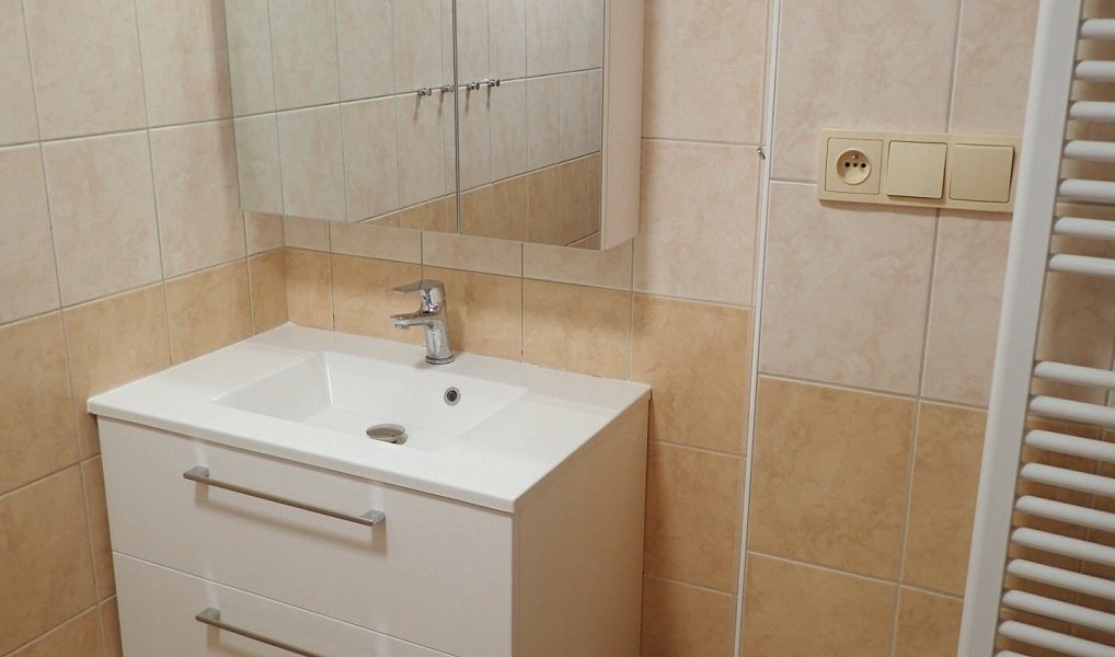 Pronájem bytu 2+1 57 m², Červený Kostelec – náhled fotky 3