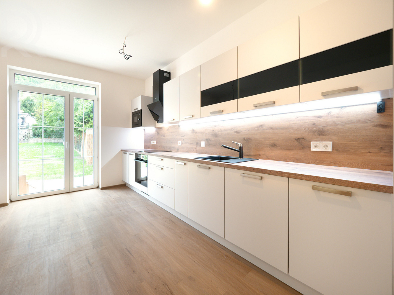 Pronájem domu 100 m² s pozemkem 426 m²