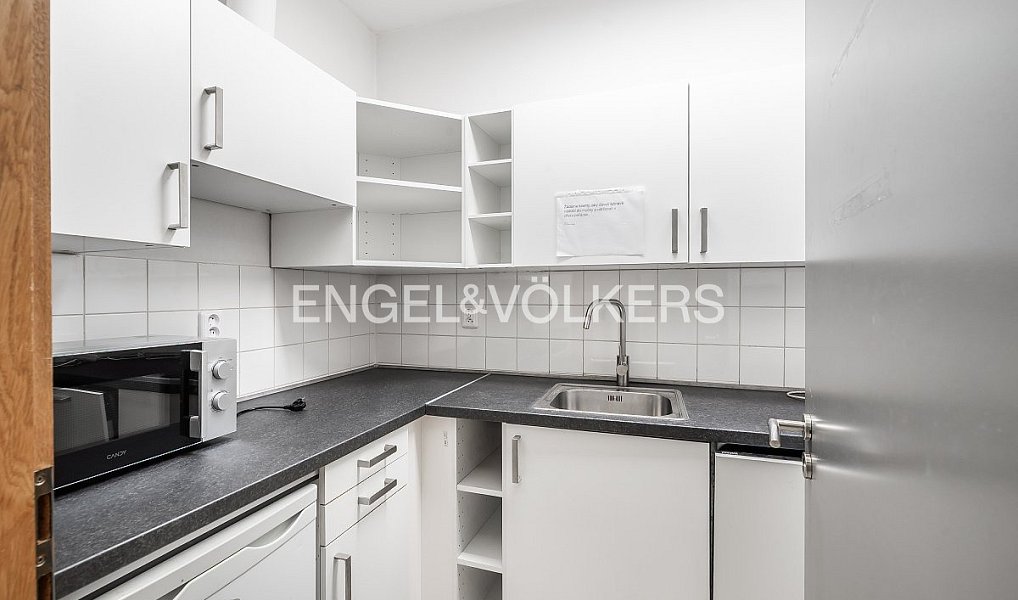 Pronájem kanceláře 451 m², Praha – náhled fotky 11