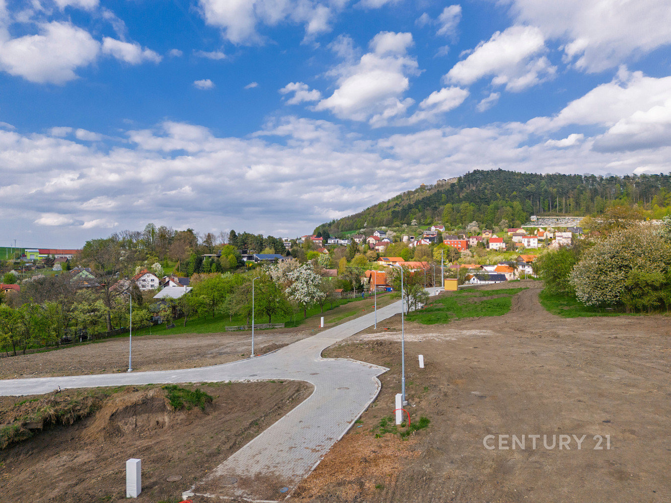 Prodej stavebního pozemku 1 588 m² – další