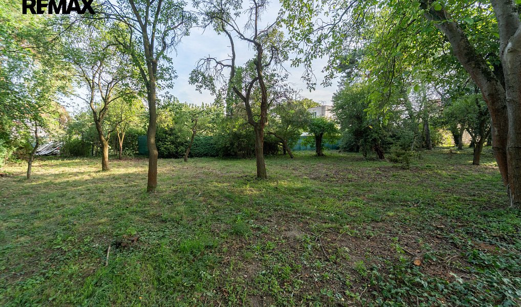 Prodej stavebního pozemku 818 m², Krakovany – fotka 1 z 25