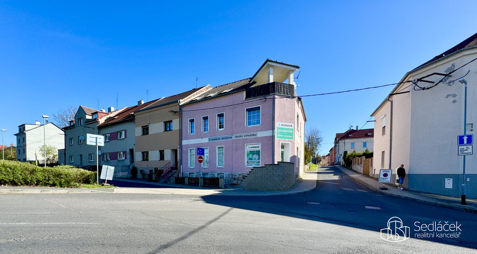 Pronájem obchodních prostor 100 m²