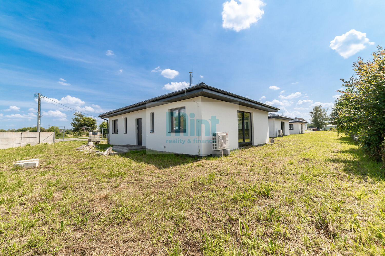 Prodej pozemku 565 m² se základovou deskou 115 m² a zahradou 450 m² , ulice Grobla, Olza - Więcej