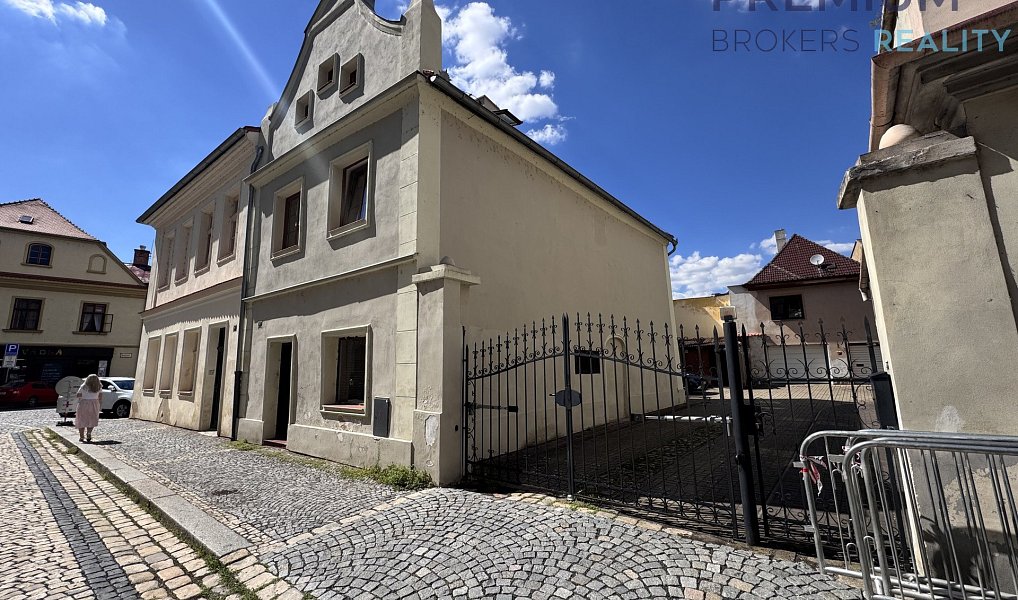 Pronájem domu 150 m² s pozemkem 135 m², Žatec – fotka 1 z 18