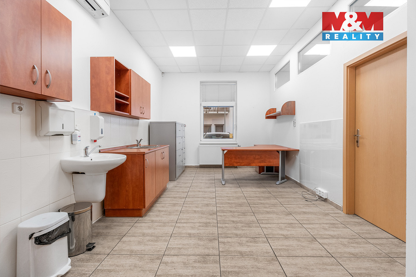 Pronájem obchodních prostor 44 m² — photo 3