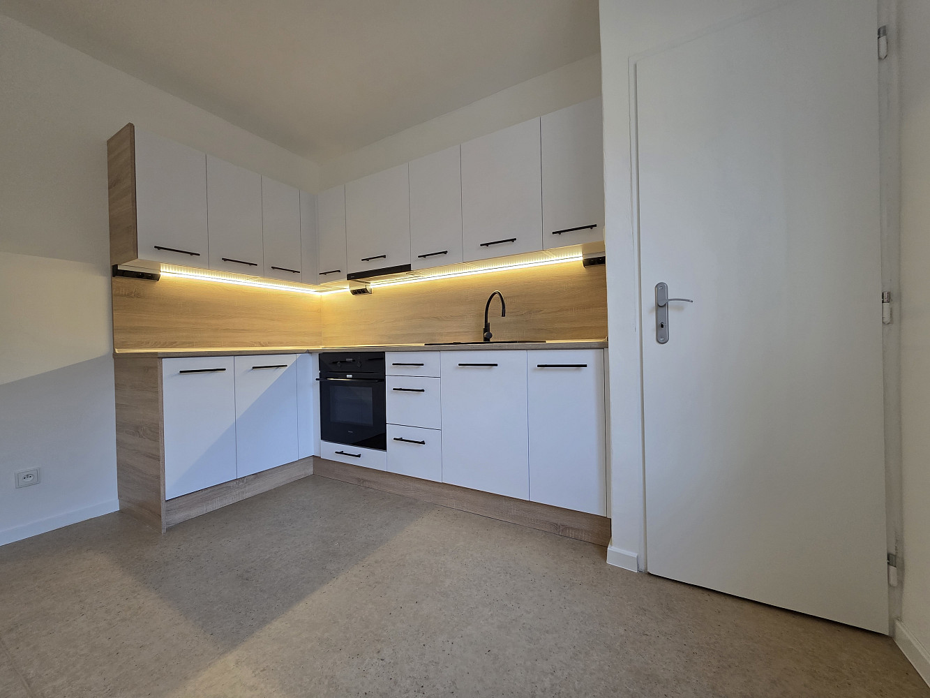 Pronájem bytu 2+1 65 m² — photo 3