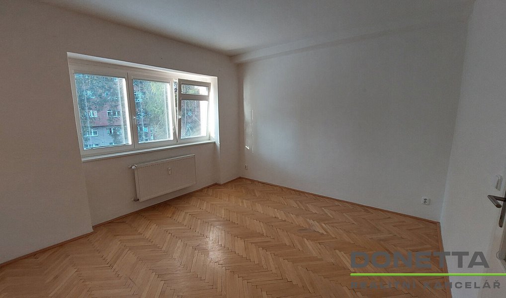 Pronájem bytu 3+1 88 m², Hradec Králové – náhled fotky 9