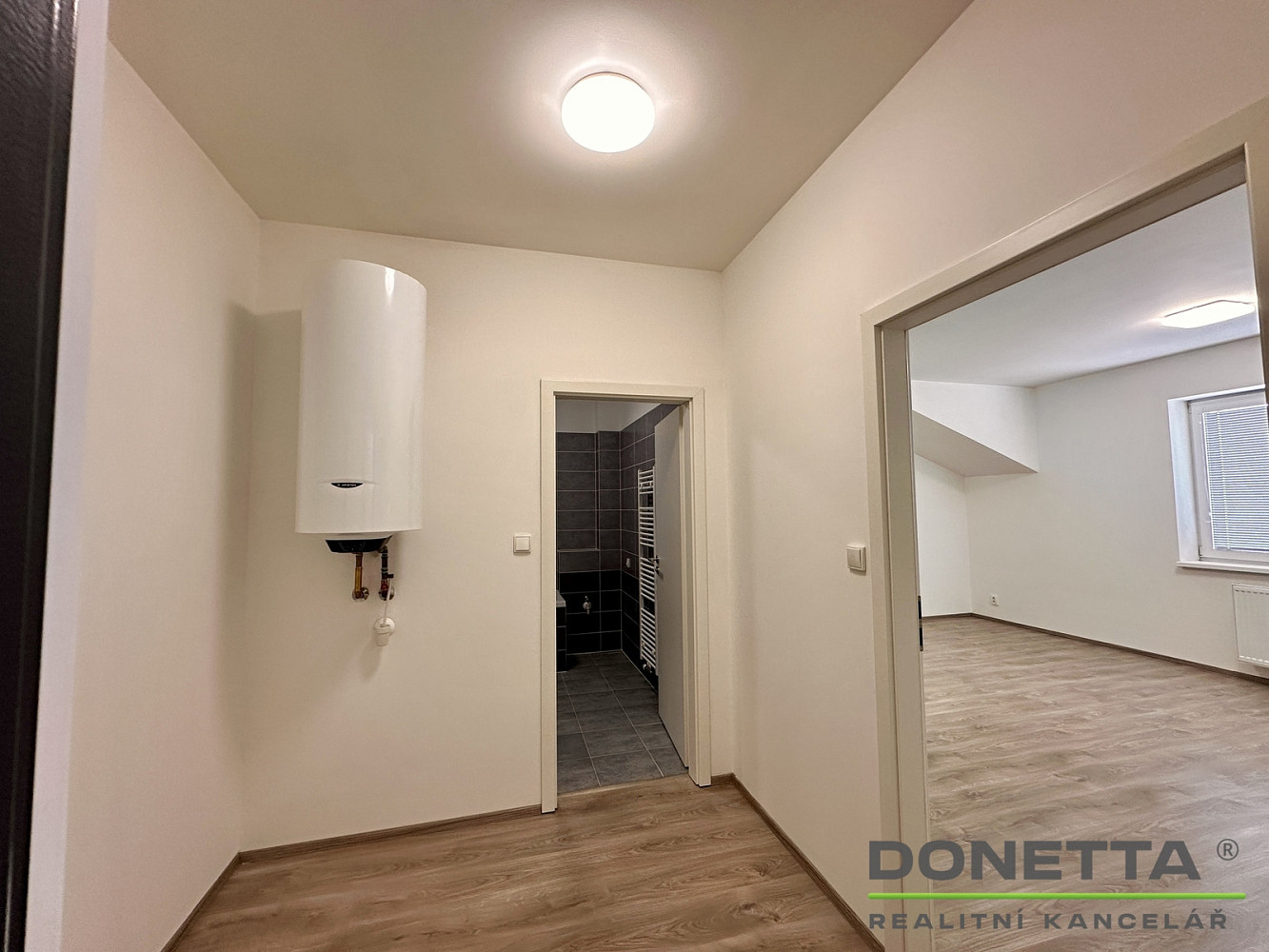 Pronájem bytu 1+kk 34 m² – pohled 4