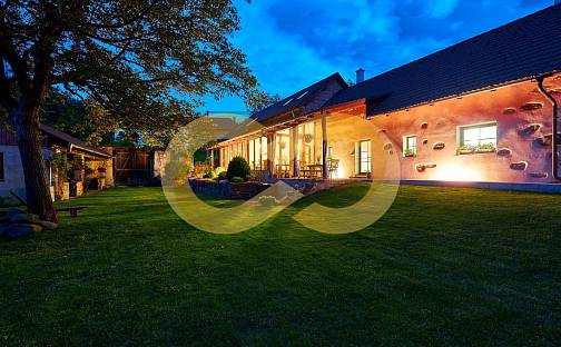 Prodej domu 300 m² s pozemkem 1 600 m², Bušanovice - Horní Nakvasovice, okres Prachatice