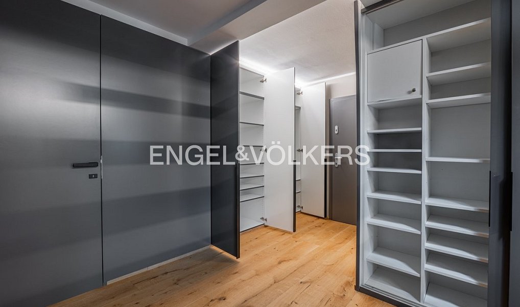 Pronájem bytu 4+kk 135 m², Praha – náhled fotky 10