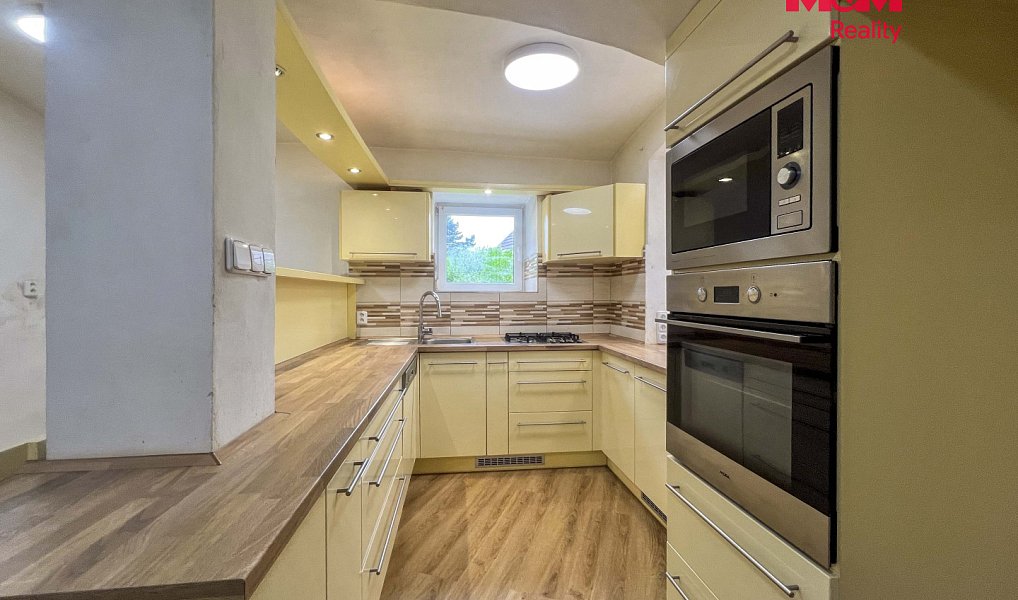 Prodej domu 226 m² s pozemkem 1 039 m², Hrusice – náhled fotky 3