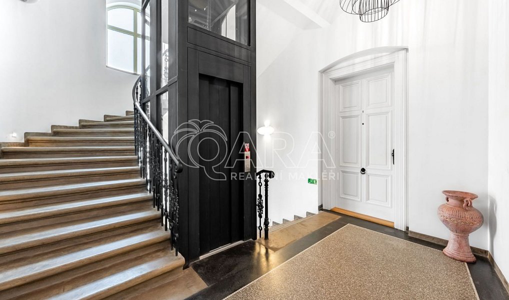 Pronájem bytu 3+kk 186 m², Praha – náhled fotky 26
